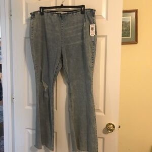 NWT Ladies 24W Tinseltown Hi-Rise, distressed, flare leg jeans w elastic waist